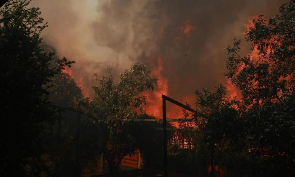 Φωτιά στη Σταμάτα: Σοβαρή καταγγελία για εμπρηστή ντυμένο πυροσβέστη